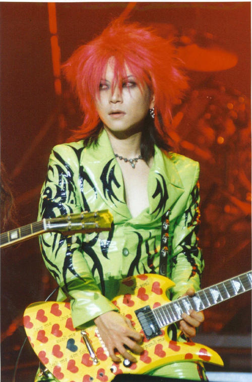 Toki_AJISAI's tweet image. 今日で28年経ったんですね。
あなたが生きていたら今頃どんな曲を書いてたのか、どんな音楽シーンになっていたのか不思議でたまらないです。
お空の上でみんなを見守ってください。
 #XJAPAN  #hide  #RIP