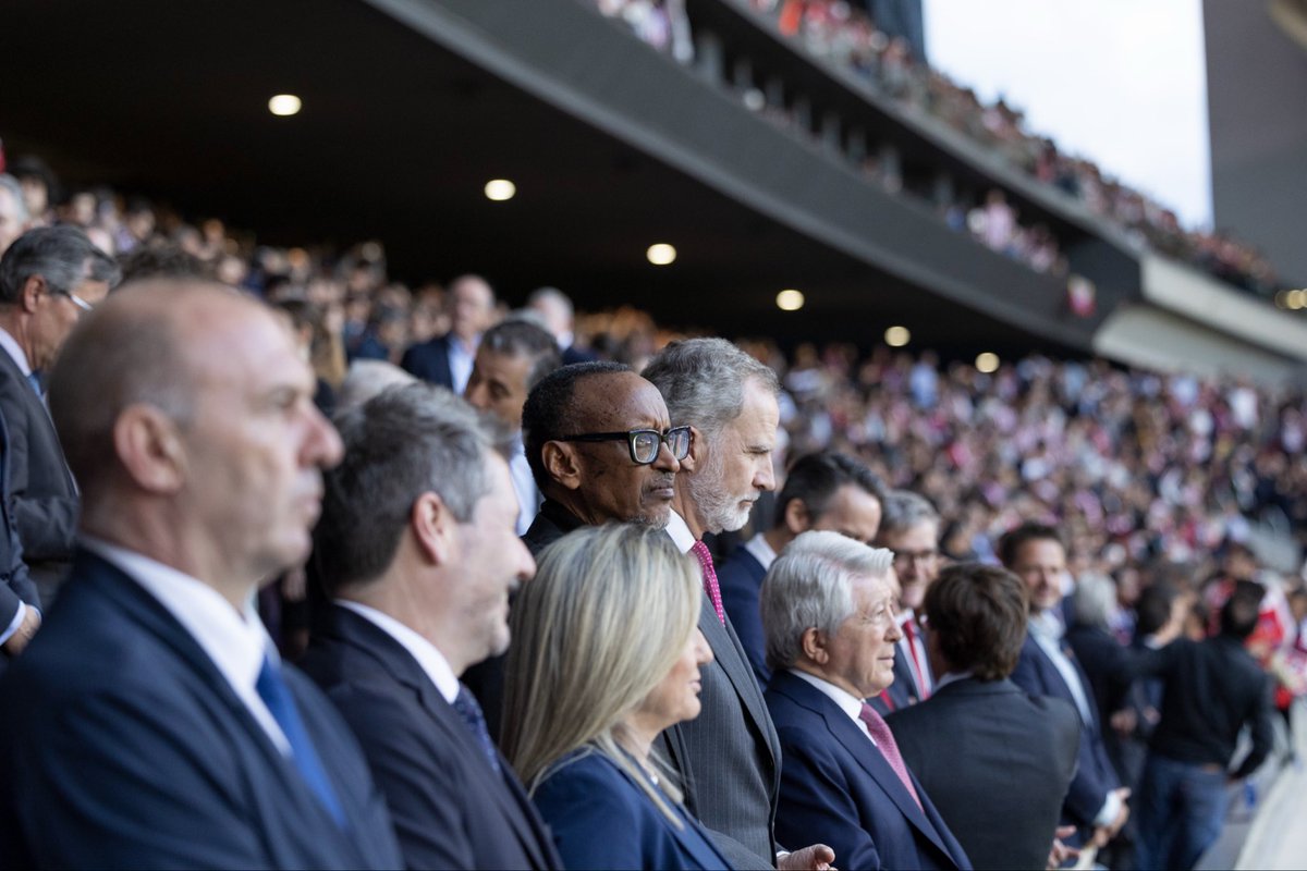 ndoligitare's tweet photo. @Rncongress @AAli0781 @IFRI_ @iRusagara @mutagss1 @ENtamushobora @NdoxRuganzu Warangiza uti the Prime Minister of Spain didn't attend the game between Athletico Madrid and Arsenal. There was even better: the King of Spain, wari wicaranye na President Kagame😃! Ariko hari ikintu na kimwe ujya wandika kiba ari ukuri? https://t.co/4qebZV83cw