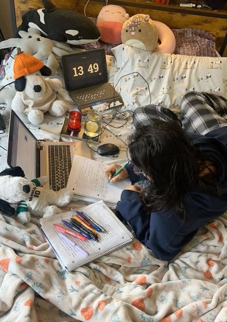 gurlscode_'s tweet photo. current mood: you finally got serious about your goals📸 https://t.co/sPuH5yIb3o