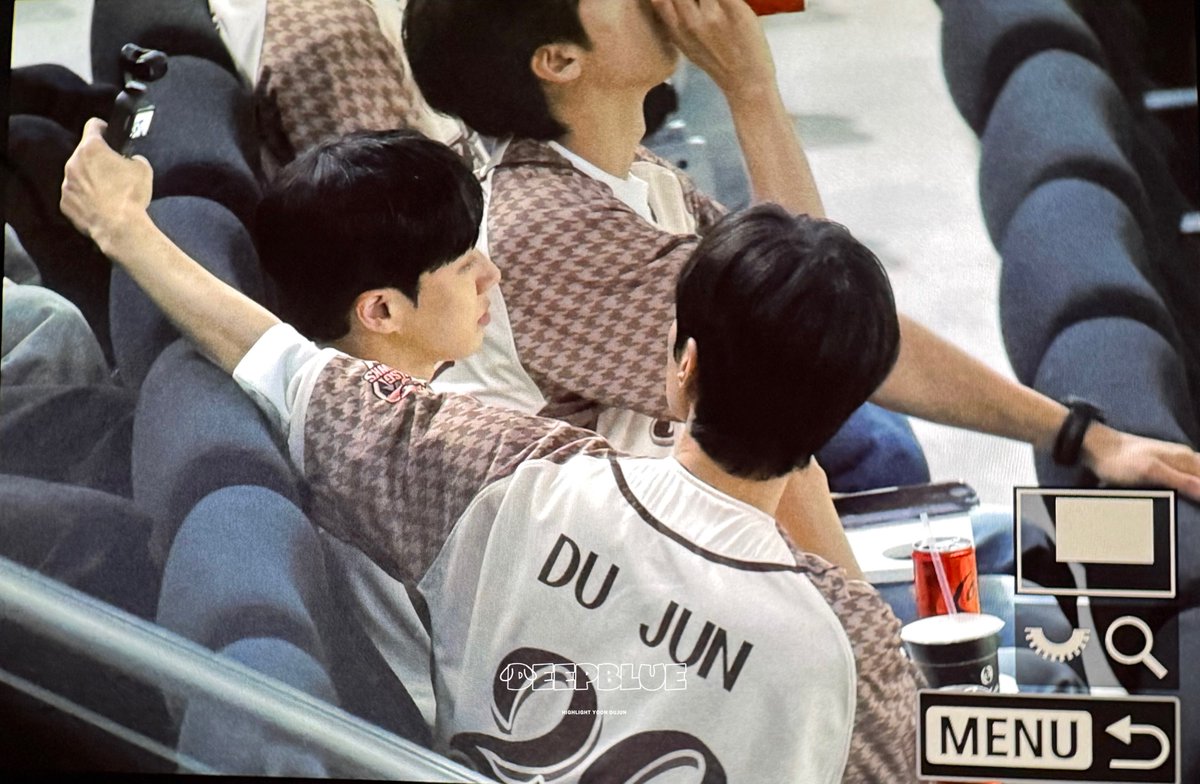 deepblue__74's tweet photo. 260502 TSG HAWKS 시구

오라 방랑자여🫶🏻

#하이라이트 #HIGHLIGHT #비스트 #BEAST 
#윤두준 #YOONDUJUN #DUJUN https://t.co/zdvvc93f69