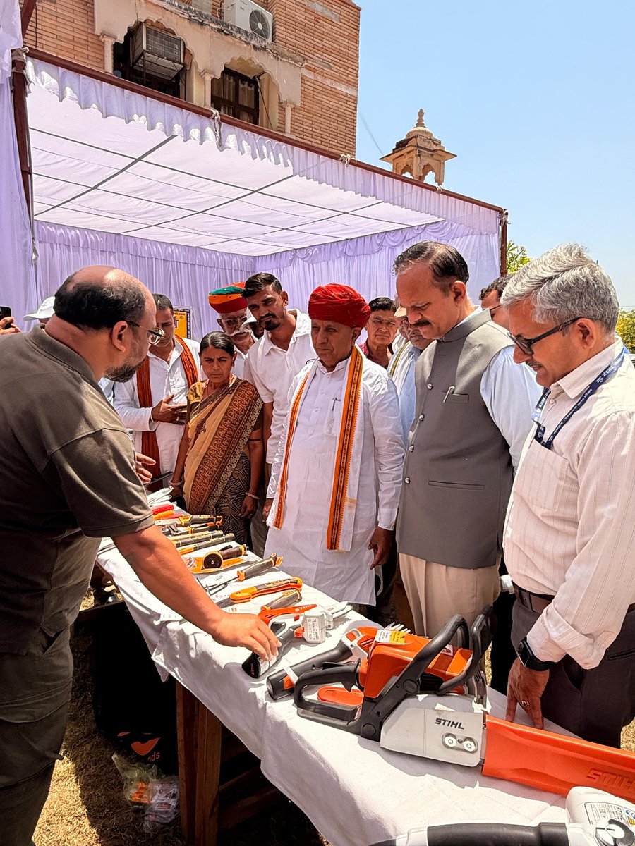 mpbhagirathbjp's tweet image. आज ICAR के राष्ट्रीय मसाला बीजीय अनुसंधान संस्थान, तबीजी (अजमेर) में आयोजित “ग्लोबल राजस्थान एग्रीटेक मीट (GRAM) – ग्राम कृषि महोत्सव 2026” के उद्घाटन समारोह में मुख्य अतिथि के रूप में शामिल हुआ।

#GRAM2026 #किसान_कल्याण #Agriculture #Ajmer