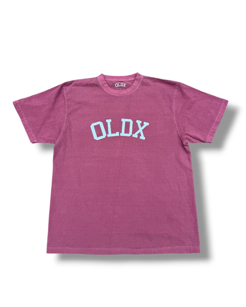 oldxtokyo's tweet photo. OLDX 褪せたボディにプリントされたカレッジロゴTシャツになります。
少し滑らかな肌触りが最高です！
ゴールデンウィークは渋谷 @allagestokyo にて新作は販売開始しております。
新作の通販は準備中ですのでお待ちしてくださいませ。 https://t.co/x7dK83iXTH