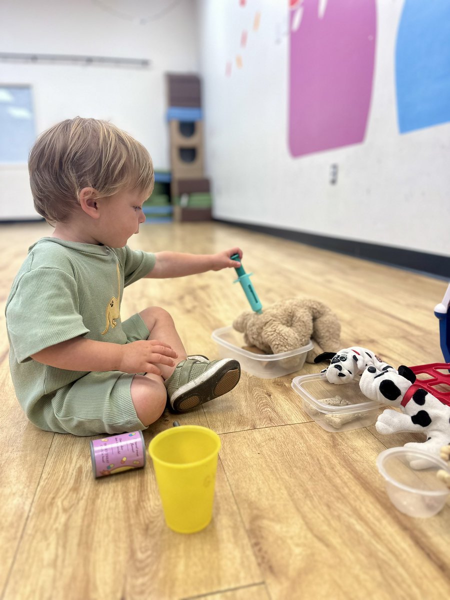 SproutPeds's tweet image. Briggs and Ms Tonya are expanding #expressivelanguage and working on #articulation as he builds Mr.Potato Head and pretends to feed the puppies during #speech! #playbasedtherapy
