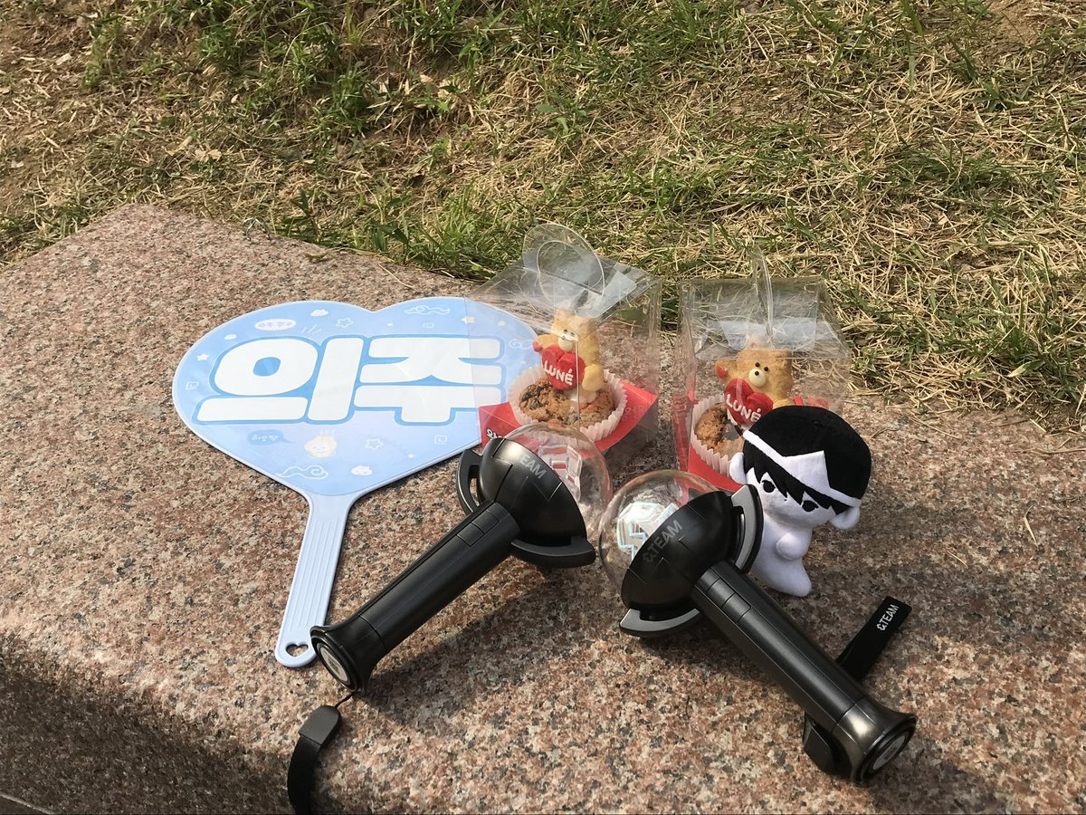 JobabJo_'s tweet photo. 사실개강이후로 계정을유기하고 몰래몰래앤팀을보러다녓는데 앤팀너무아름다워서 다시 계정굴리기시작하겠습니다…..르네츠하자
저 썰지않아주셔서 감사해요다들…..
그리고 사실상 오늘이마지막스케네요..(인가떨어짐) 수고많읏다!! https://t.co/o3xF0yLQPI