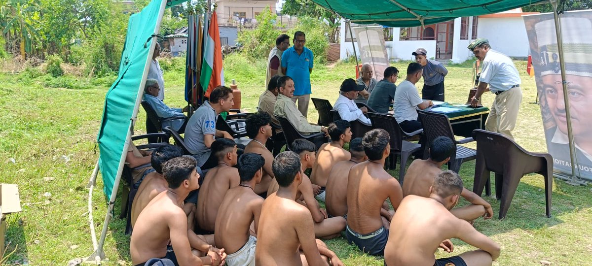youthfounduk's tweet photo. युवाओं में उत्साह
आज शिव मंदिर तिलवाड़ी  में  यूथ फाउंडेशन टीम द्वारा जारी है,  भर्ती पूर्व निःशुल्क प्रशिक्षण चयन कैंप https://t.co/9wmsVPix4R