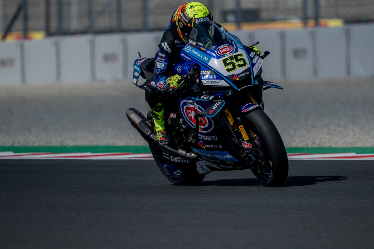 indexhu's tweet image. Ismét felbőgtek a motorok Balatonfőkajár szomszédságában. A legerősebb szériagyártott gépek nyergében a Superbike-világbajnokság mezőnye vette – története során másodszor – birtokba a Balaton Park Cirtcuitet.

index.hu/sport/motorspo…

Fotó: Szollár Zsófi / Index

#motor #bikes