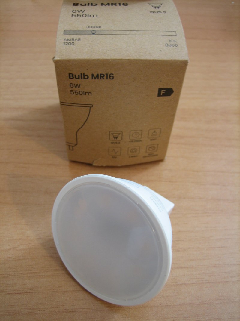 blogbombillas's tweet image. #Bombilla #led 12V GU5.3 6W 550 lm de #Efectoled
blogbombillas.com/2026/05/bombil…

Una bombilla led a 12V para sustituir los típicos halógenos de 50W con transformador, manteniendo el transformador.

Se calienta, emite interferencias, pero por 0.99 € poco más se puede pedir.