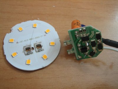blogbombillas's tweet image. #Bombilla #led 12V GU5.3 6W 550 lm de #Efectoled
blogbombillas.com/2026/05/bombil…

Una bombilla led a 12V para sustituir los típicos halógenos de 50W con transformador, manteniendo el transformador.

Se calienta, emite interferencias, pero por 0.99 € poco más se puede pedir.