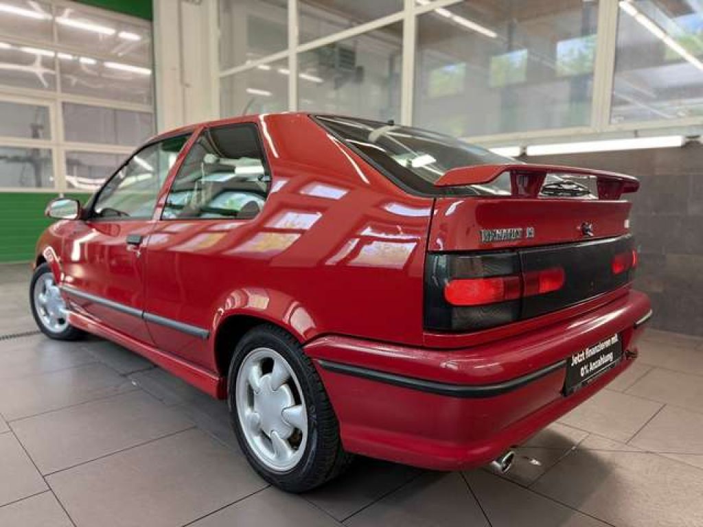 BuckRivera's tweet image. #Renault 19 16V (1995)
⟮I⎺⎺⎺⎺⟍–⇁⋄↽–⟋⎺⎺⎺⎺I⟯
Soundtrack: La Femme – Si un jour
gebrauchtwagen.expert/autos/renault/…