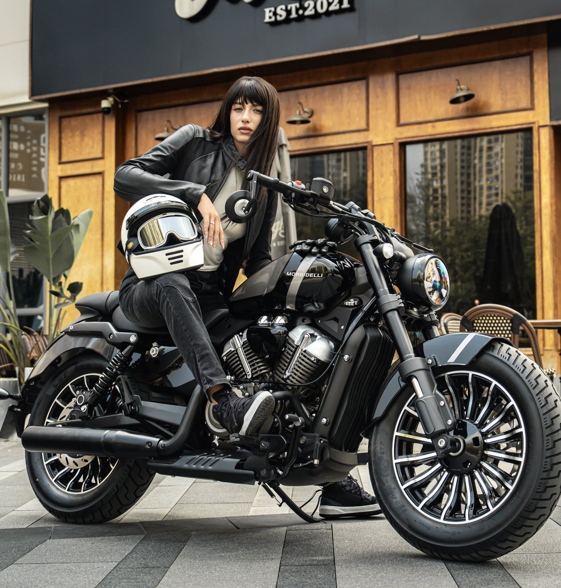 69dragonfly_ann's tweet photo. モルビデリのバイク、このルックスで250ccなのは気になるけど、200kgは重過ぎるな〜。信号青になって車に負けそう。やっぱSRかなぁ。。 https://t.co/E2tehZ8sHe