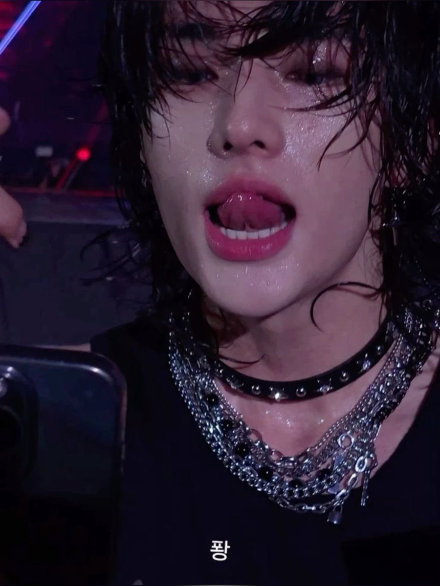 hwanghynjnnie's tweet photo. hyun sweat https://t.co/F5Bk05I3Dd