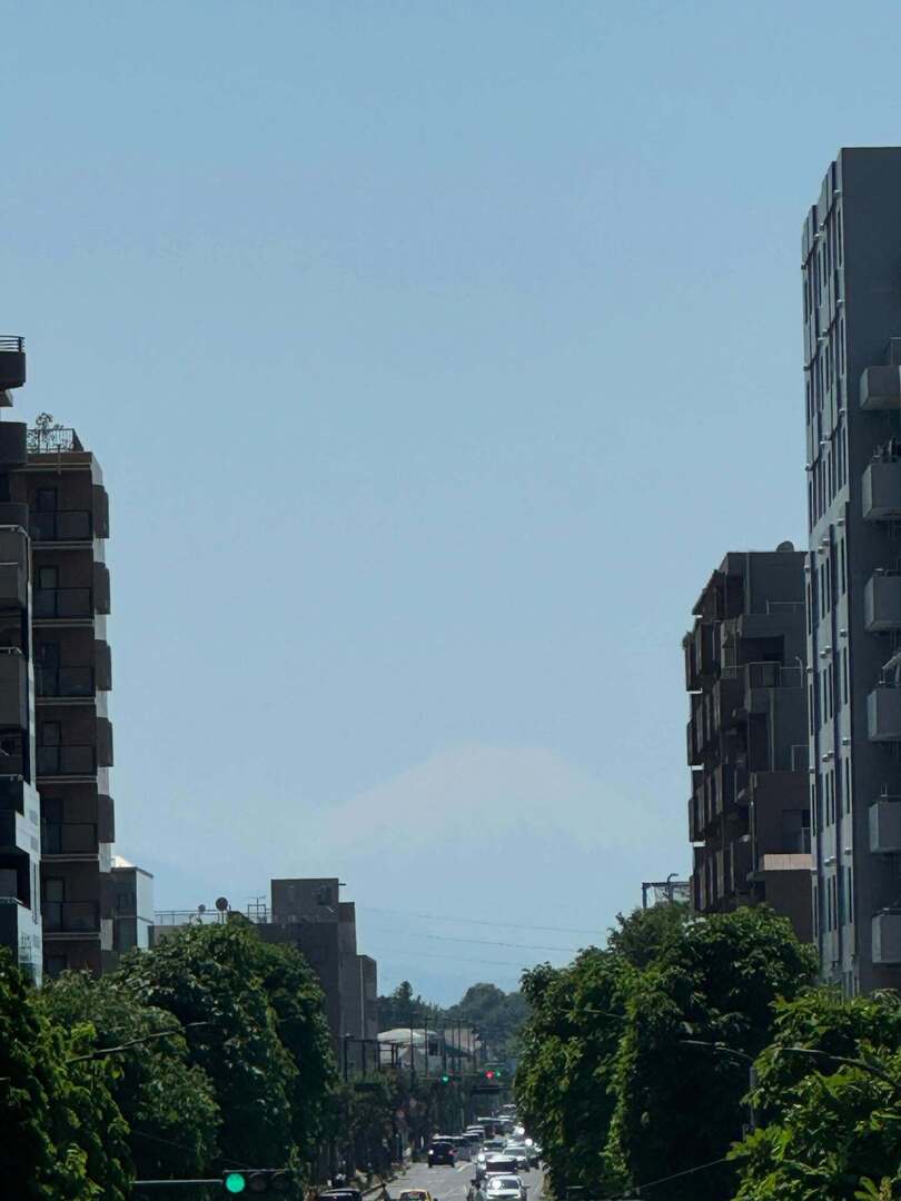 noanoa07's tweet photo. 2026.5.2 #東久留米駅からの富士山
GWに入りましたが、まだかろうじて見える日があるんですね。
#富士山 #東久留米駅 #富士山が見える駅
#富士山が見える https://t.co/vaq841oDqu https://t.co/rKgimHIl7w