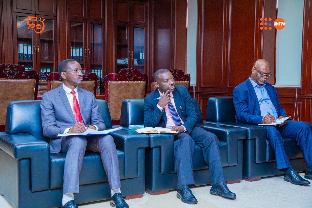 UNFPABurundi's tweet image. Les discussions ont porté sur les avancées du #RGPHAE_2024, la #PF, la #SSR, la lutte contre les #VBG, ainsi que les enjeux du dividende démographique à travers l’autonomisation des jeunes. Un plaidoyer a été formulé pour la Politique Nationale de la Population.