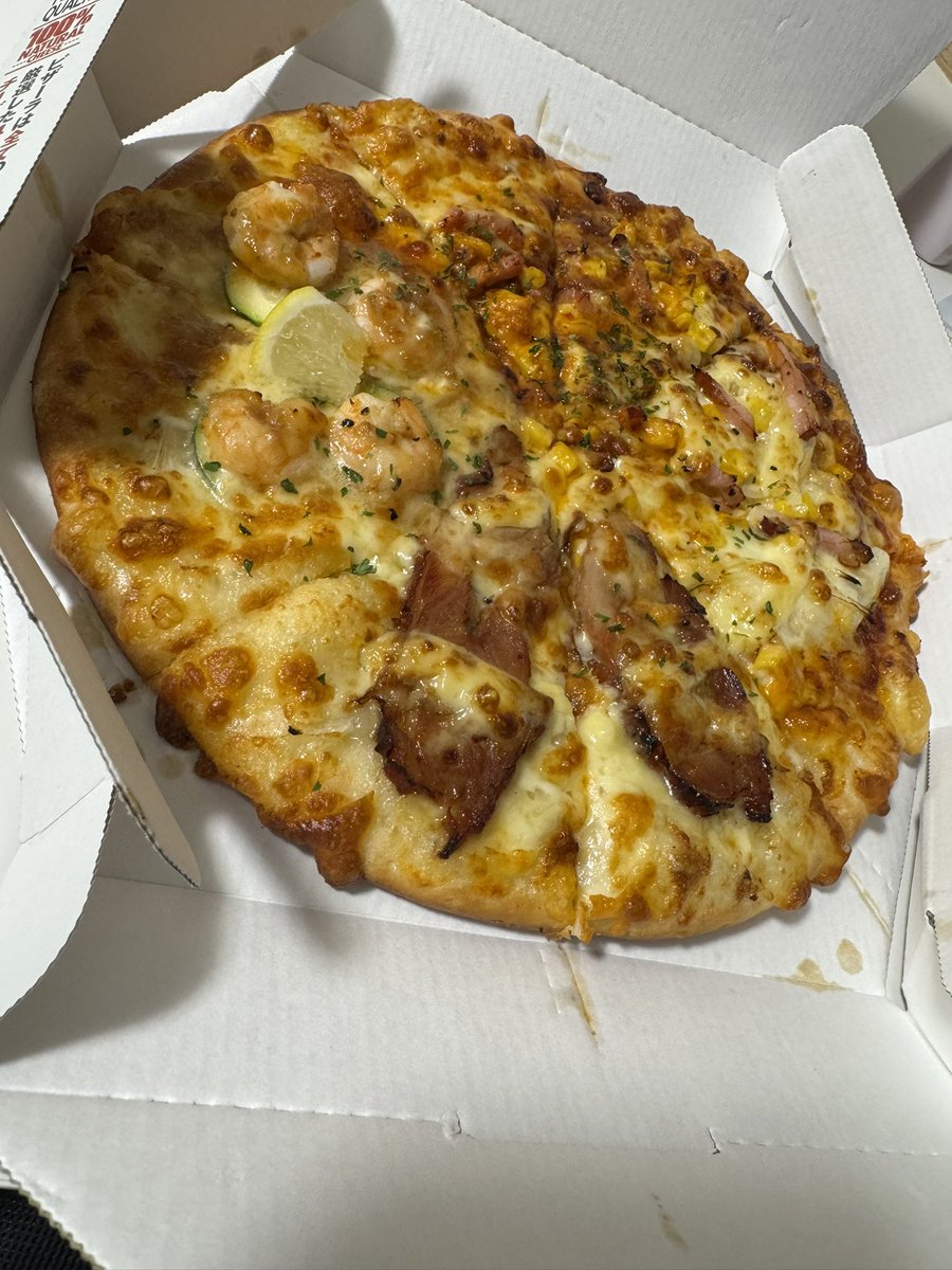 tochan94's tweet photo. 去年の今はいてーいてーってすごい顔しながからピザ食べてる
出張中の旦那からその時の写真送られて来て懐かしい気持ち😌
毎年5月2日はピザにしよ🍕 https://t.co/tPrSmlNn41