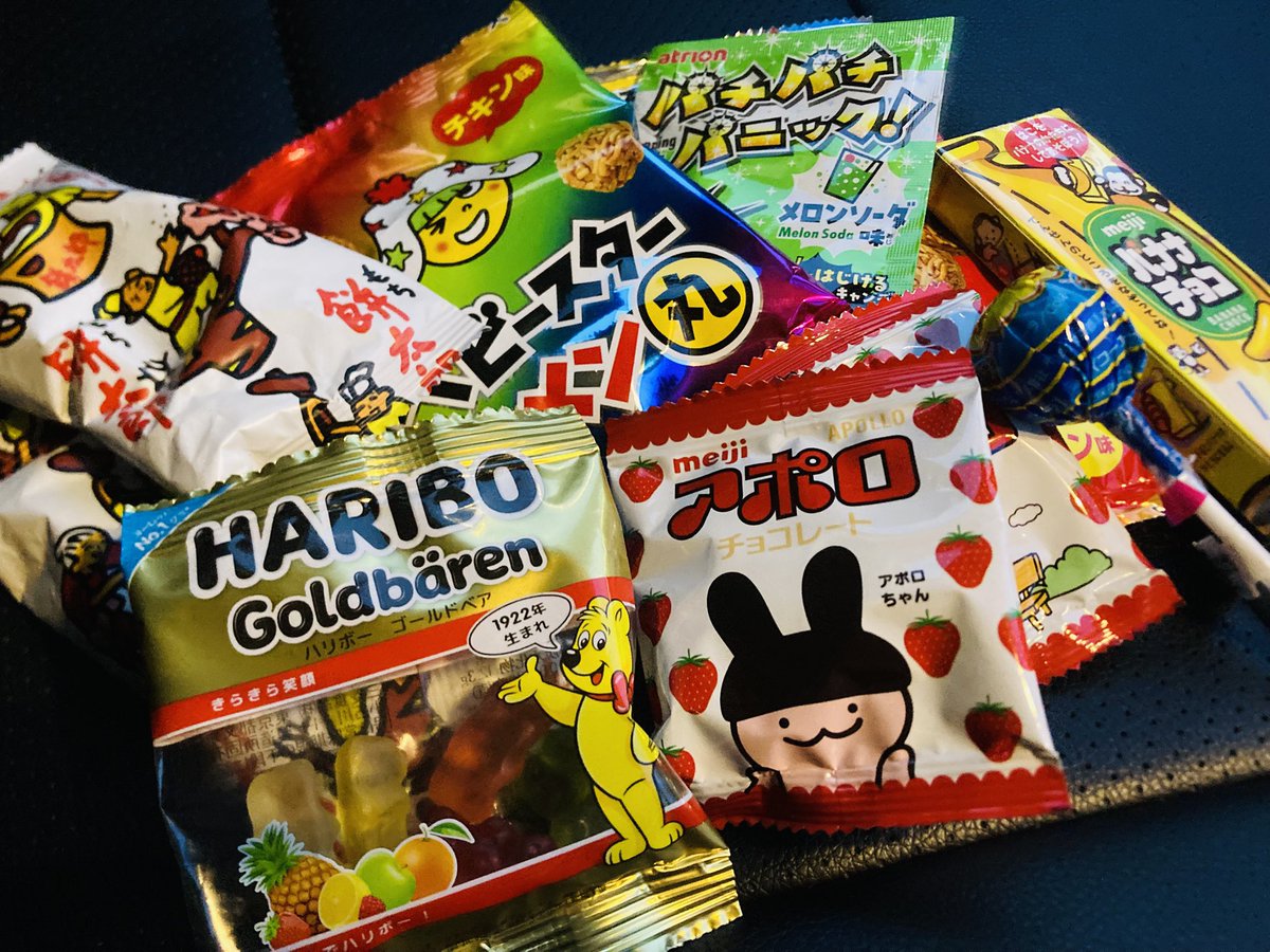 1102_drums's tweet photo. 今日はバンドをランダムに集められた人達でライブをやるイベントでした。

自分も気持ちが入ってる所があるので、やり切っ���くれただけで感動してしまいますが、皆良い演奏してました。

生徒の子からもらった差し入れはどれも自分の好きなものだらけでした。 https://t.co/l5BphteuSb