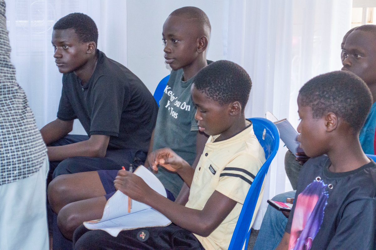 DiscipleHub256's tweet photo. Disciple Hub Jinja IT class is now making change in the lives of different young generations through digital literacy. Bravo to our main lecturer, Pr. Mark. Don't miss out on the chance to upgrade your future every Saturday 8:00 AM at Disciple Hub Resource Center.
#dhmedia https://t.co/veHQsHygIR