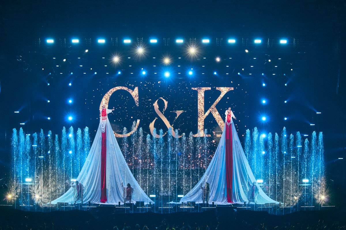 realsoundjp's tweet photo. ◤◢◤ C&amp;K ライブレポート ◢◤◢

📎https://t.co/9g7zUPJ447

C&amp;K、大阪城ホール公演全記録
最前列も最後列も関係ないーー
1万人と描いた愛溢れるエンターテインメント

／
📷ライブ写真一覧はこちら
https://t.co/CowQ18LN7t
＼

@CK_STAFF #candk #CK大阪城 #TO_BE https://t.co/dECxLKwLSB