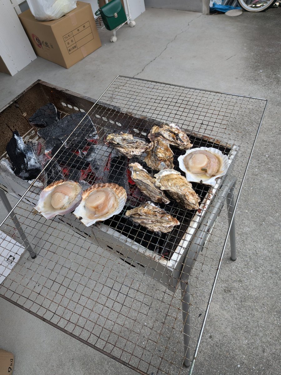 ysZyJy5omWzCmAH's tweet image. #晩酌
#BBQ
家の駐車場にて😁😁😁

今週もお疲れ様でした🍻🍻🍻😁