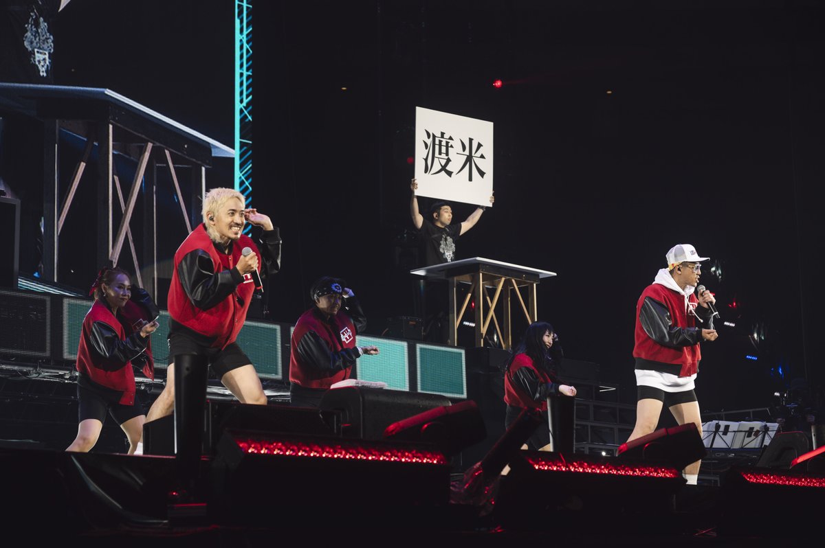 realsoundjp's tweet photo. ◤◢◤ C&amp;K ライブレポート ◢◤◢

📎https://t.co/9g7zUPJ447

C&amp;K、大阪城ホール公演全記録
最前列も最後列も関係ないーー
1万人と描いた愛溢れるエンターテインメント

／
📷ライブ写真一覧はこちら
https://t.co/CowQ18LN7t
＼

@CK_STAFF #candk #CK大阪城 #TO_BE https://t.co/dECxLKwLSB
