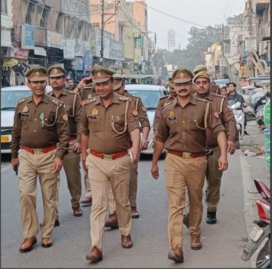 मेरठ : सिकन्द्राबाद थाना पुलिस पर DIG का कड़ा एक्शन

➡सिकन्द्राबाद थानेदार नीरज मलिक सस्पेंड हुए
➡लाइन हाजिर के बाद सस्पेंड हुए नीरज मलिक
➡थाने के सीनियर इंस्पेक्टर अरूण कुमार भी निलंबित
➡जेल चौकी इंजार्ज अमित कुमार, 4 सिपाही भी सस्पेंड
➡थानेदार, थाना-चौकी पुलिस ने बेकसूरों