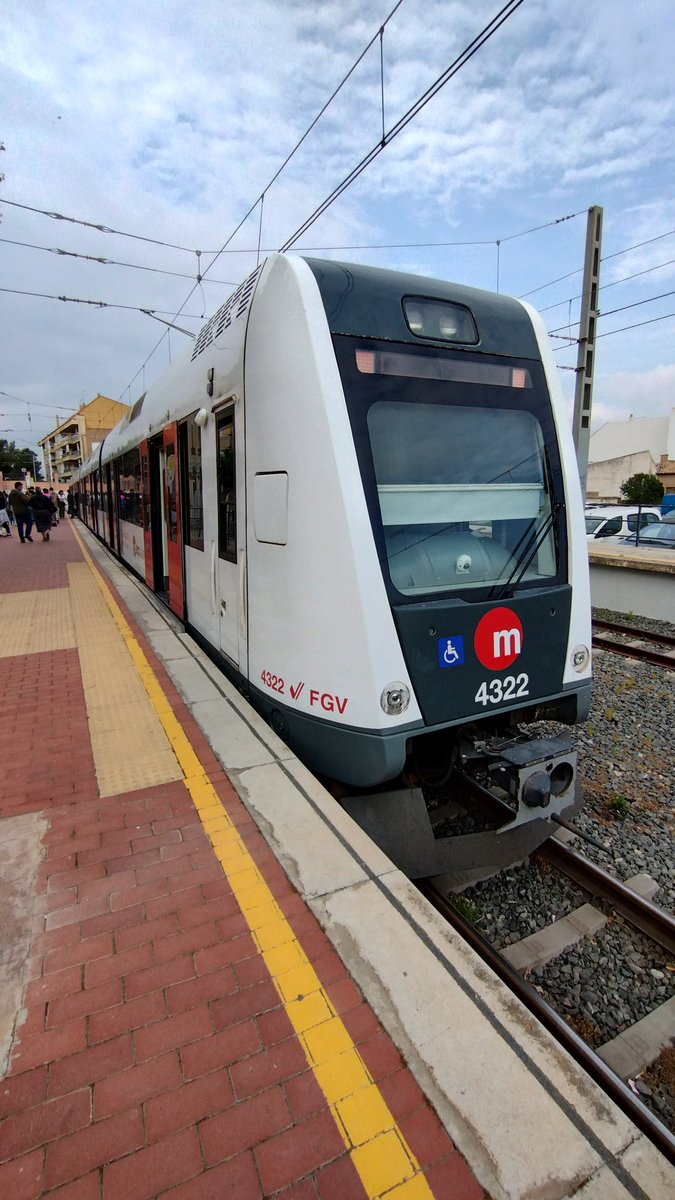 Al_geps's tweet photo. 01/05/2026

🟣 L2 de Metrovalència

Empalme --> Llíria i Llíria --> Túria a bord de la 4322 🚉

Lo xulo que és el pinar entre La Vallesa i Entrepins! https://t.co/uHSN13OuKT