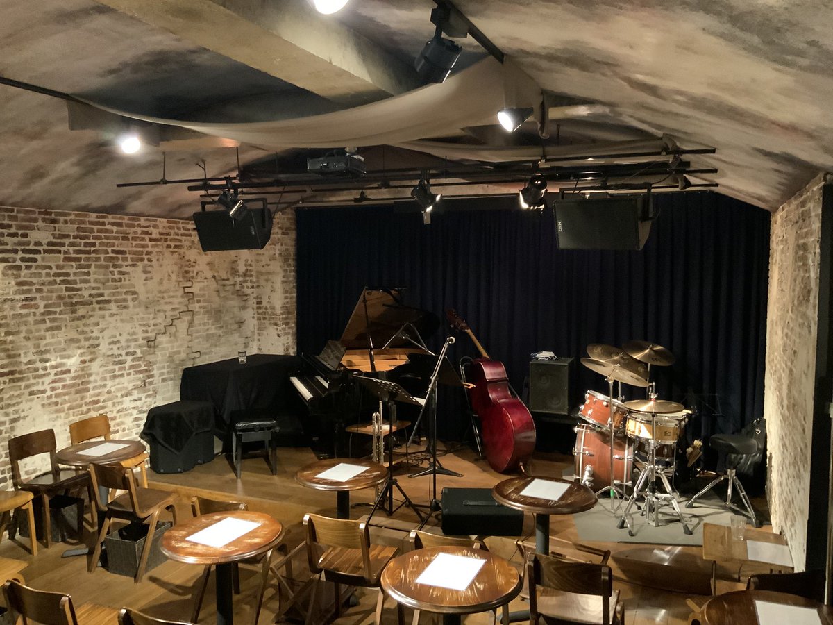 zimagine's tweet photo. 本日5月2日(土)の夜はこちら
太田朱美Quartet
太田朱美(Fl)瀬田創太(Pf)西嶋徹(Bass)塚田陽太(Dr)
OPEN19:00 START19:30
一般￥3,500/学生￥2,500(別途1ドリンクオーダー)

#zimagine #ジマジン https://t.co/M9BsXGTZlR