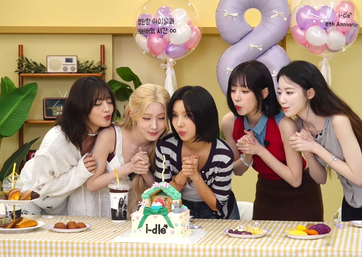 아이궁 이뿌다~ 퇴근하고 보느라 뒷부분밖에 못봤는디 다시 첨부터 봐야짓