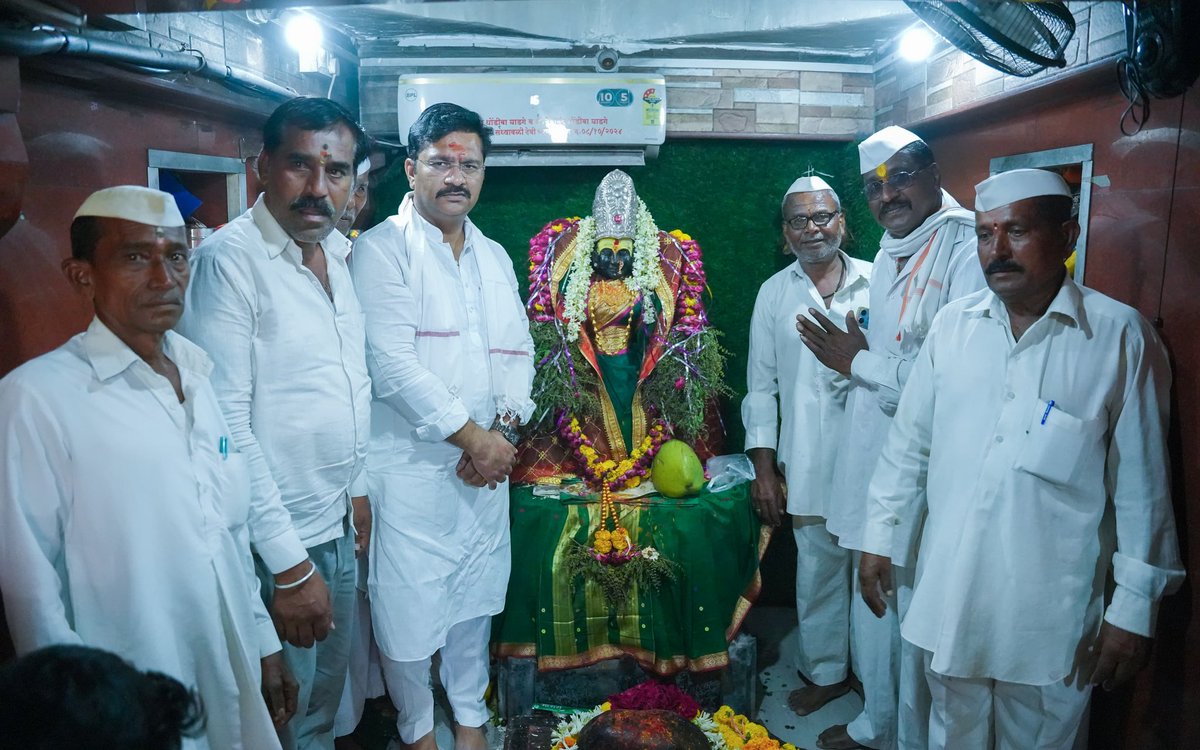patil_abhijeet1's tweet photo. गावची यात्रा!
यात्रा म्हणलं की; साऱ्या गावाचा उत्सव असतो; माझ्या देगाव गावचं ग्रामदैवत श्री संध्यावळीदेवी यात्रेनिमित्त मनोभावे दर्शन घेतलं..
#pandhapur https://t.co/fTsZ6DuGld