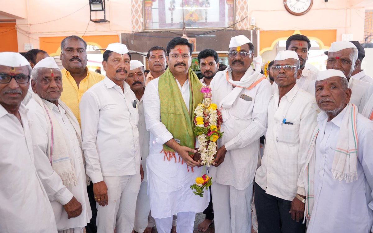 patil_abhijeet1's tweet photo. गावची यात्रा!
यात्रा म्हणलं की; साऱ्या गावाचा उत्सव असतो; माझ्या देगाव गावचं ग्रामदैवत श्री संध्यावळीदेवी यात्रेनिमित्त मनोभावे दर्शन घेतलं..
#pandhapur https://t.co/fTsZ6DuGld