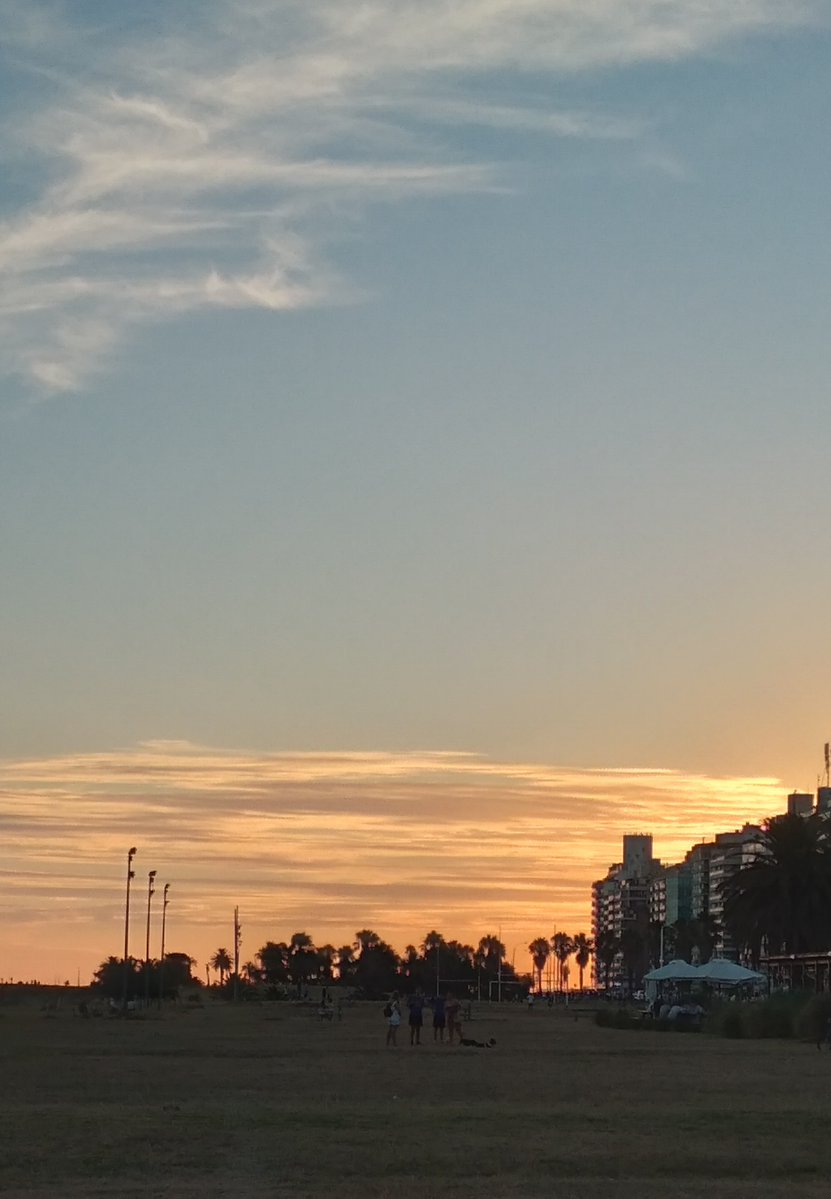 Lopezlaila1's tweet image. #Sunset #Montevideo #Uruguay
