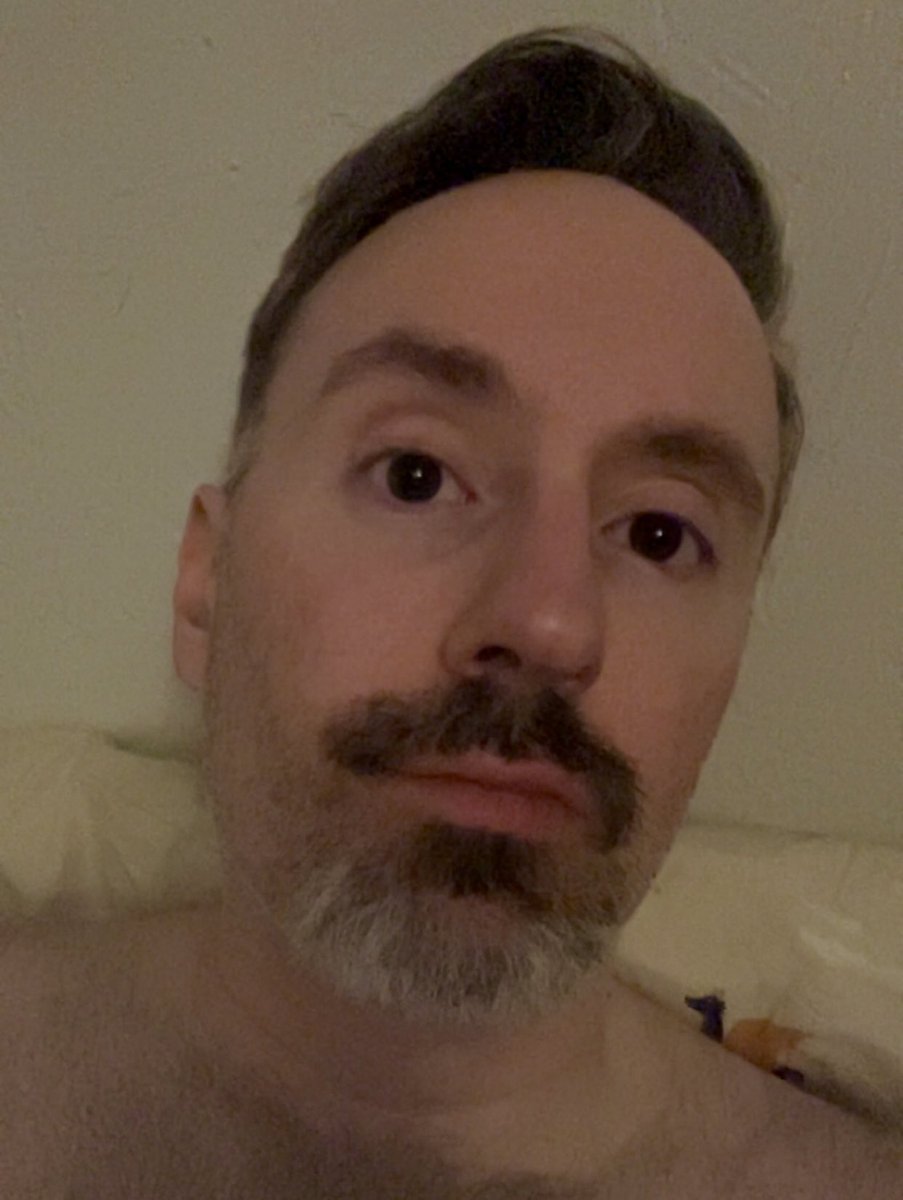 Elliot tweet media