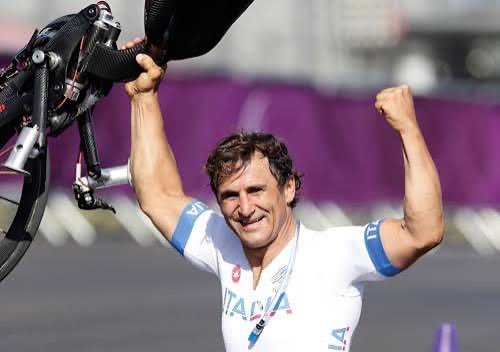 giorgio_gori's tweet photo. Ci sono persone come stelle, capaci di brillare nel buio. 
Alex #Zanardi era una di loro. E continuerà a brillare. https://t.co/2j1m9rbSy0