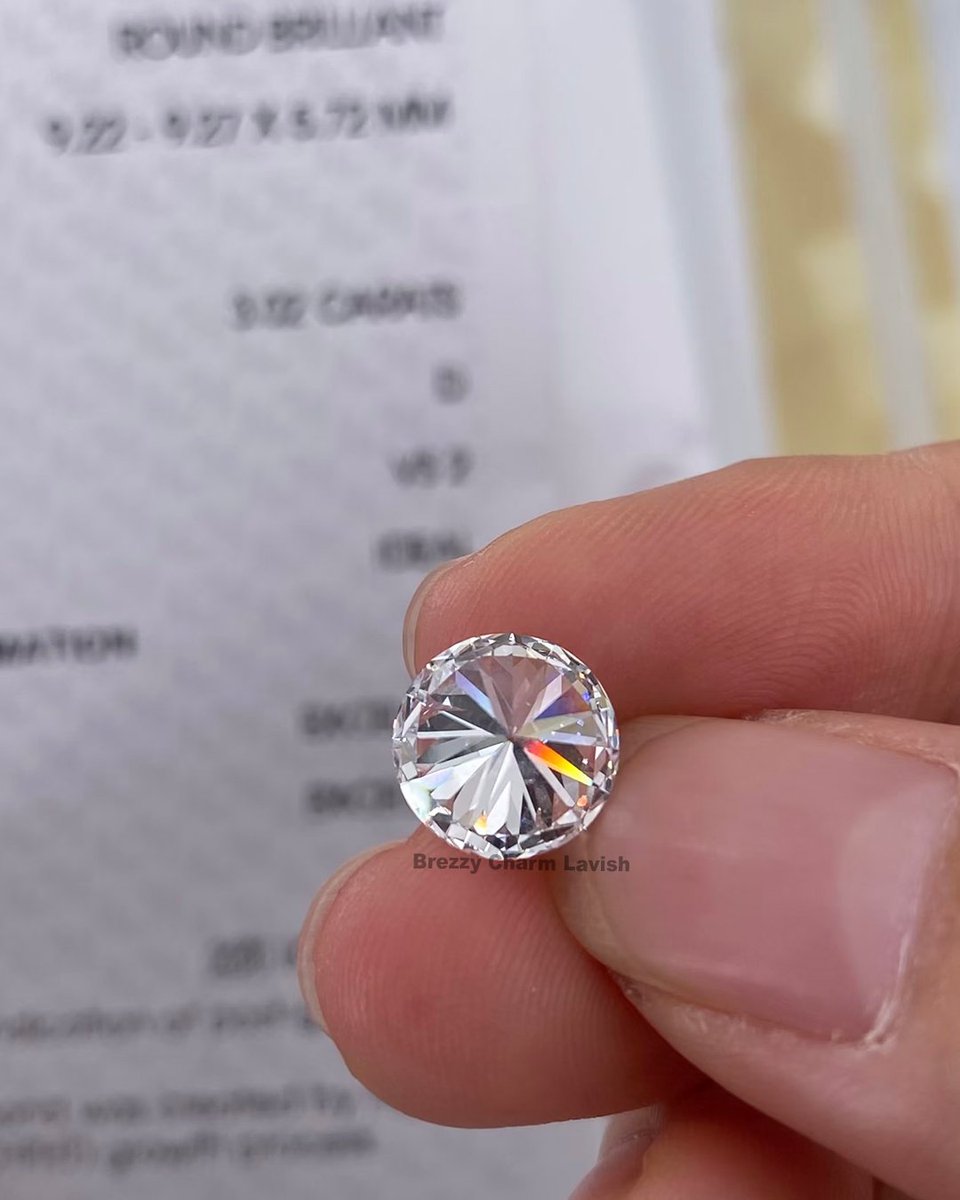 BrezzyLavish's tweet image. Stunning Round Brilliant Lab Grown Diamond 
✨ 3.02 CT | D Color | VS1 ✨
----(020526D)---
🌐 lavishlabgrowndiamond.com 
📱 +91 94848 41948
#LabGrownDiamond #RoundBrilliantDiamond #DColorDiamond #VS1 #LuxuryJewelry #DiamondLover #LavishDiamonds #lavishlabgrowndiamond #lavishdiamond