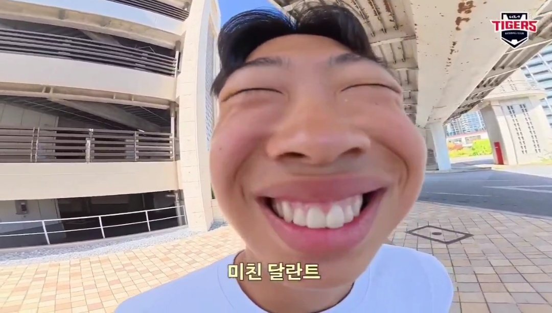 영 tweet media