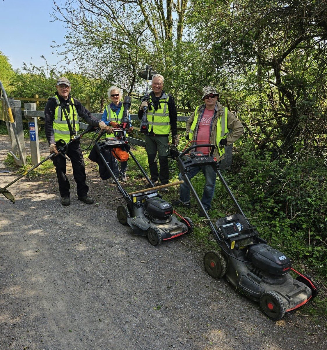 StrawbLine's tweet photo. It’s great to see new volunteers out enjoying themselves on the path. And to all those that have joined us from Shepton to Congresbury…. Welcome 🥰

All we ask is you bring your smile, enthusiasm and energy. Enjoyment virtually guaranteed 😇.

https://t.co/BhARwvGjPF https://t.co/TpVd0UIek3