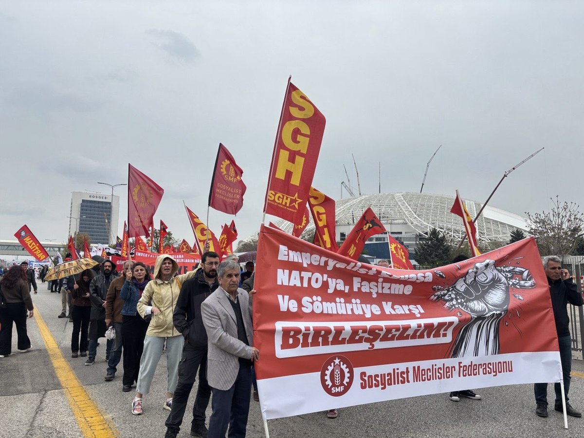 SMFederasyonu's tweet photo. 📍 Ankara - 1 Mayıs 2026

Ankara 1 Mayıs’ında alandaydık! 

Emperyalist savaşa, NATO’ya, faşizme ve sömürüye karşı birleşelim! 

Yaşasın 1 Mayıs!
Bijî 1 Gulan! https://t.co/nQ8lJMqAiA