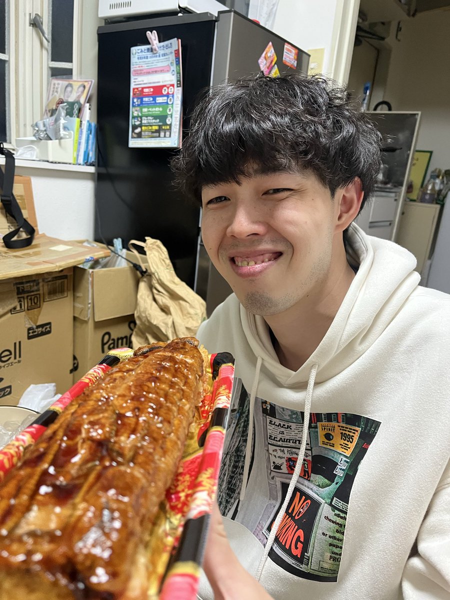 touzai_ryu's tweet photo. 毎日写真あげる生活

うなぎ寿司食べて
ウキウキ https://t.co/T50C3yGrwb