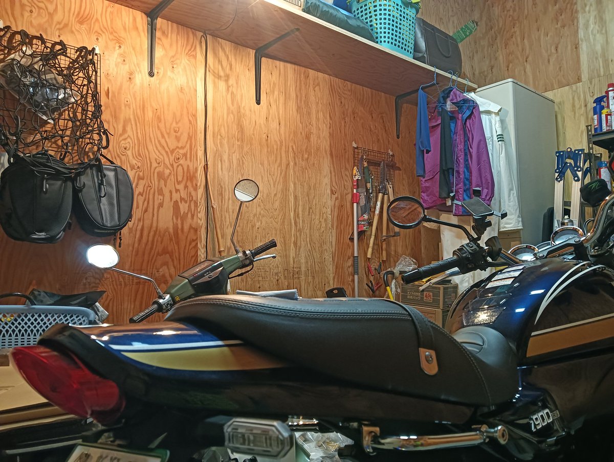 momihei38's tweet photo. #Z900RS ロングテールではなくテールランプを２センチ出した。このビミョー感が好き。あれコレは？的な https://t.co/HhZFz4s0Di