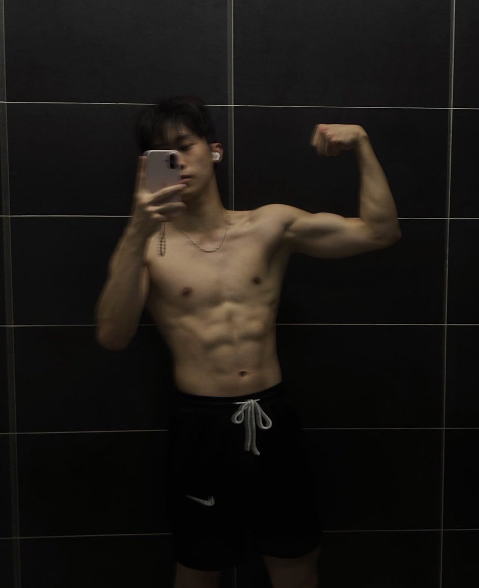 winte1366's tweet photo. 健身完牛牛好硬
#男大 https://t.co/B00fmDojOI