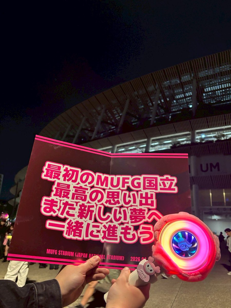 ouyasu192's tweet photo. 26と28の2日間楽しすぎた！
ペンライトの光も花火も綺麗すぎて感動したし楽しそうにしてるメンバーみてなんか泣きそうになった、てゆうか最後の最後で泣いた😢
国立まで連れてきてくれてありがとう！ https://t.co/kRhookeV6c