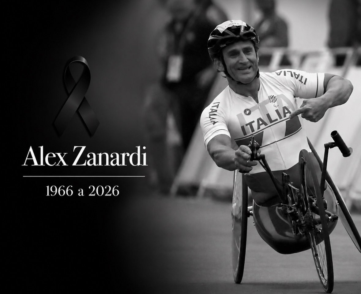 EstagiariodaF1's tweet image. Infelizmente, morreu hoje, aos 59 anos, Alex Zanardi, um dos caras mais gente boa que conheci no automobilismo 

Bicampeão da Indy, ex-F1 e multicampeão paralímpico, Zanardi lutava pela vida desde acidente em 2020, quando bateu em um caminhão numa prova de handbike na Itália