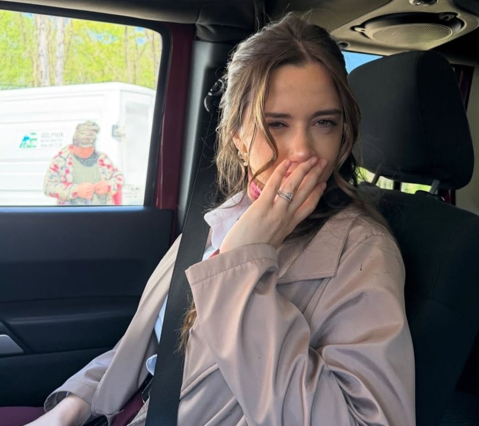 idcyaaaar's tweet photo. THE FACT THAT EMIN POSTED ILSU BEFORE GOING TO BODRUM...  
AND AFTER COMING BACK TO BODRUM THE FIRST THING HE DID WAS POST HER AGAIN  
SKSKSSKKS😭😭 https://t.co/UXvISyXy8O