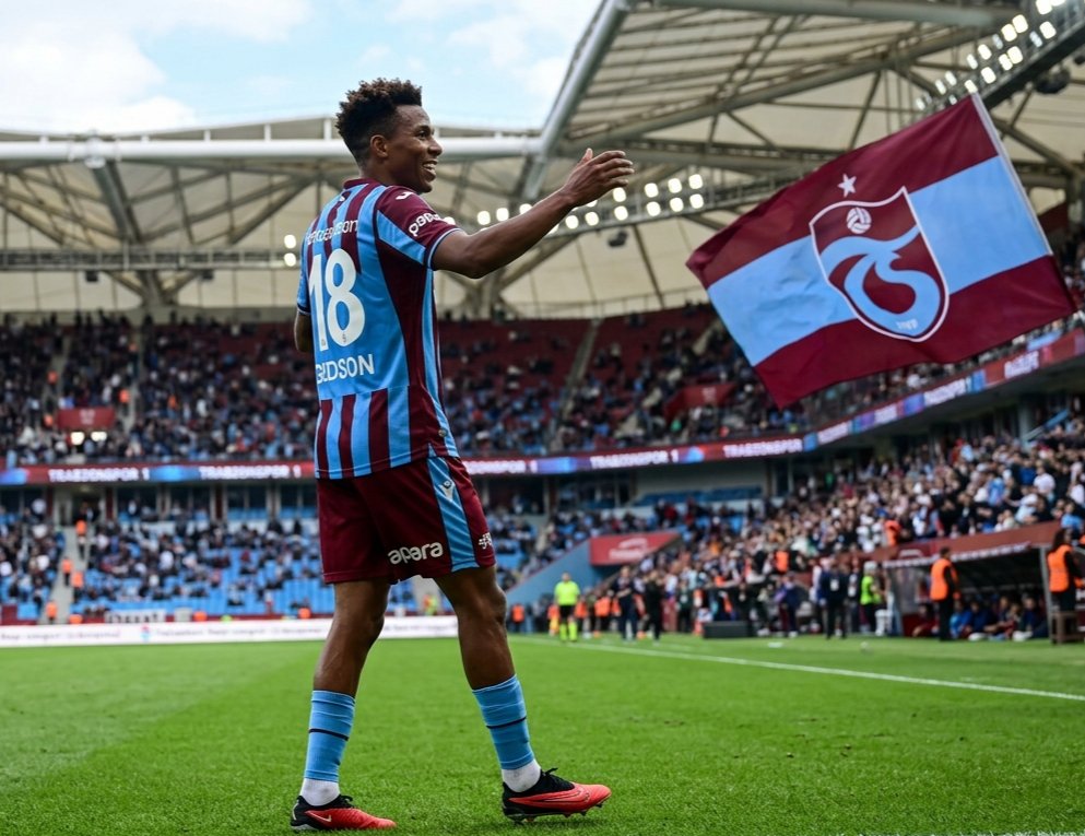BordoMaviiX's tweet photo. "Transfer kulisleri hareketli! Trabzonspor, Gedson Fernandes için düğmeye bastı ve menajerler üzerinden nabız yokladı."
#gedson
#bjk
#trabzonspor https://t.co/al4cSxMzqk