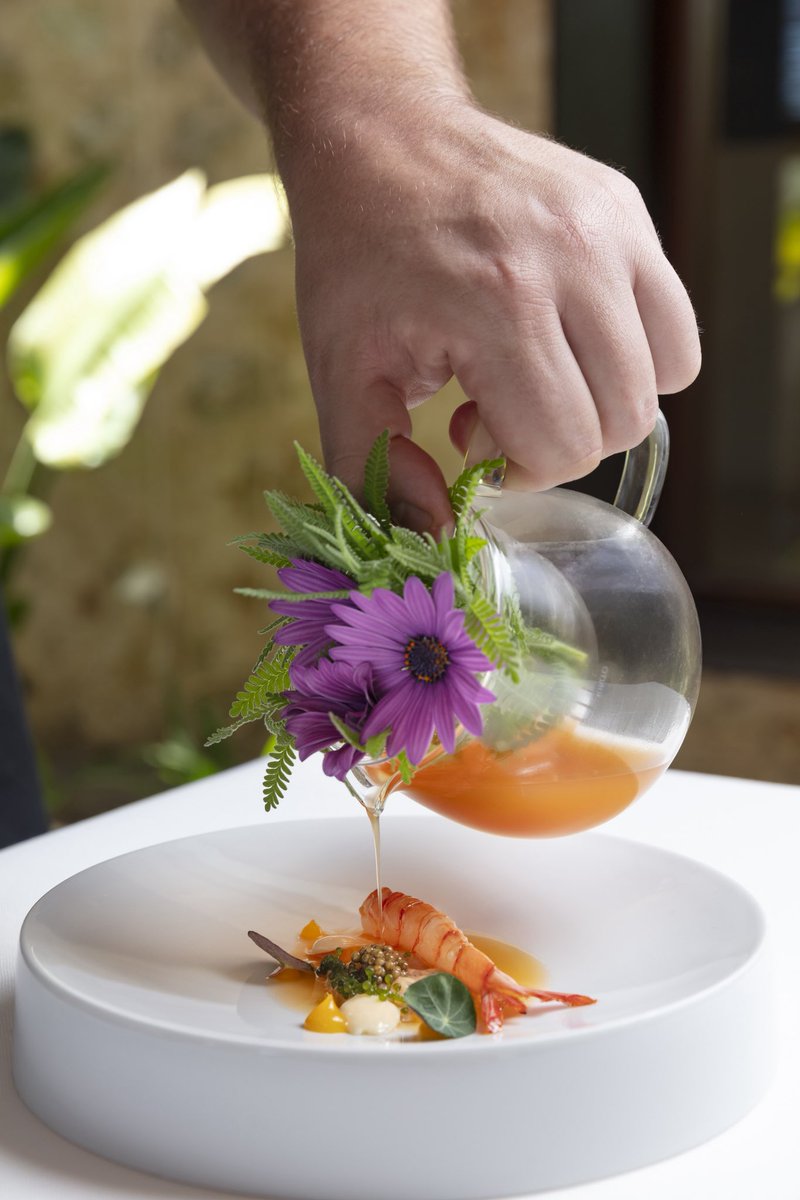 MarcFosh's tweet photo. Aquí celebramos uno de los ingredientes más preciados de la isla: La Gamba de Sóller. Aprovechamos cada parte. Es un plato basado en la simplicidad, guiado por una confianza absoluta en el ingrediente.
@sa_pleta #mallorca @GuiaMichelin_ES @GuiaRepsol https://t.co/S179hXA5Xx