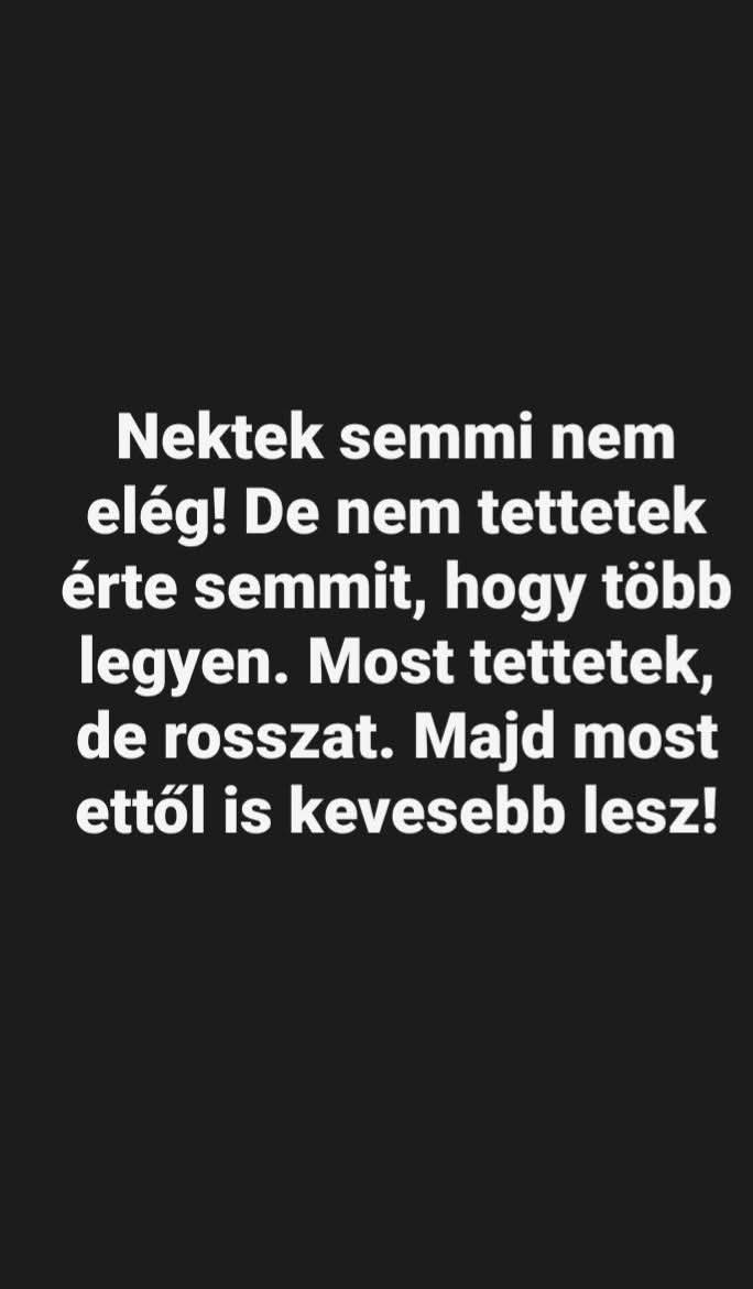 Lipsisimogató plüssbalta tweet media