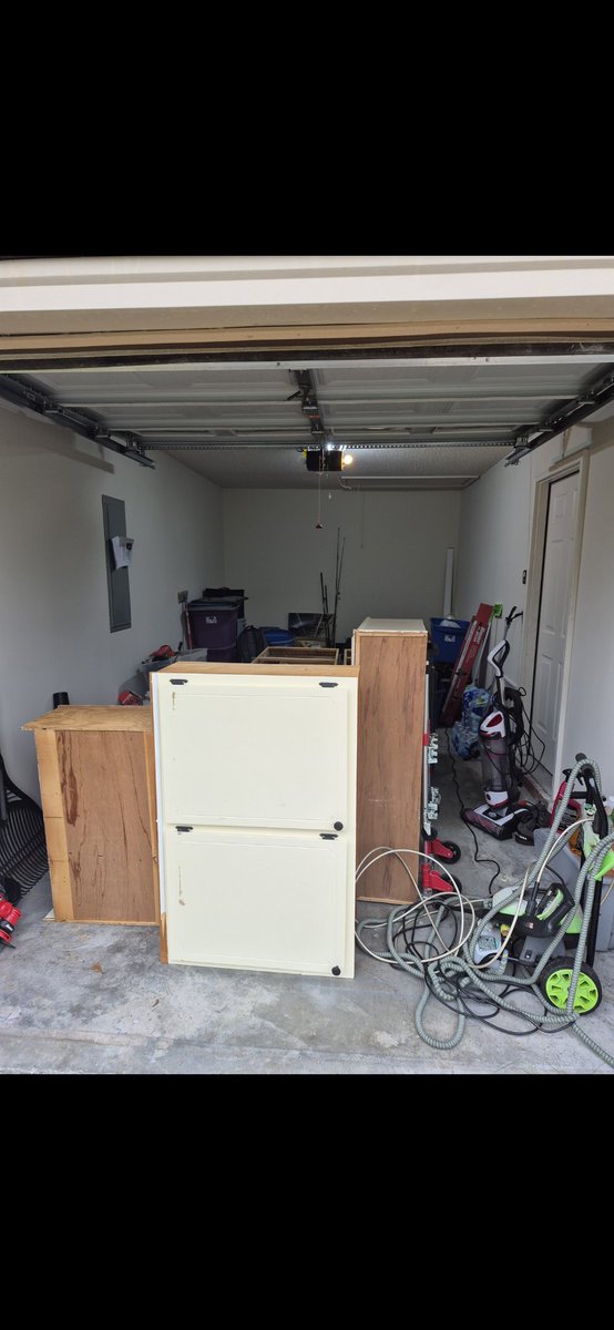ryanm2987's tweet photo. Finally got around to remodeling my garage last week and now I'm in here installing peg board and wall hooks to organize everything, of course while watching the fights on the TV I mounted out here 🤣 https://t.co/tEDzGg9dtE