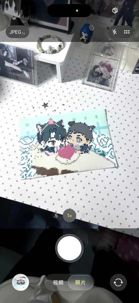 shark4517's tweet image. 好喜欢这张图🥰，，，两个小不点儿坐在小蛋糕上，怎么这么可爱！坐在拼豆店和朋友边聊天边慢慢的拼出来。淡淡的幸福感🥹
图纸来自小红书 LwaisT.
@GANGDDO_  #backlight