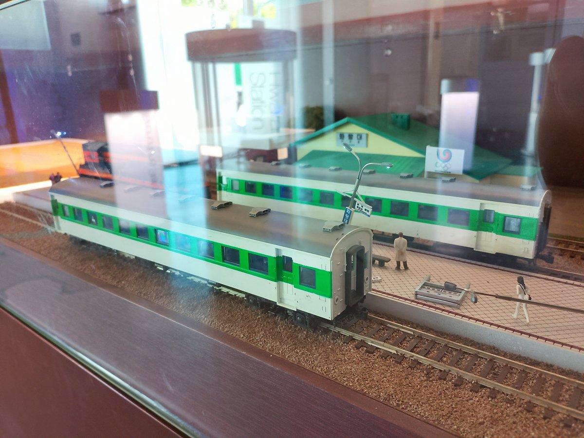 Nゲージ旧室蘭駅風ジオラマ 展示室になっている駅舎内。廃線前の花郎台駅を再現したHOゲージの