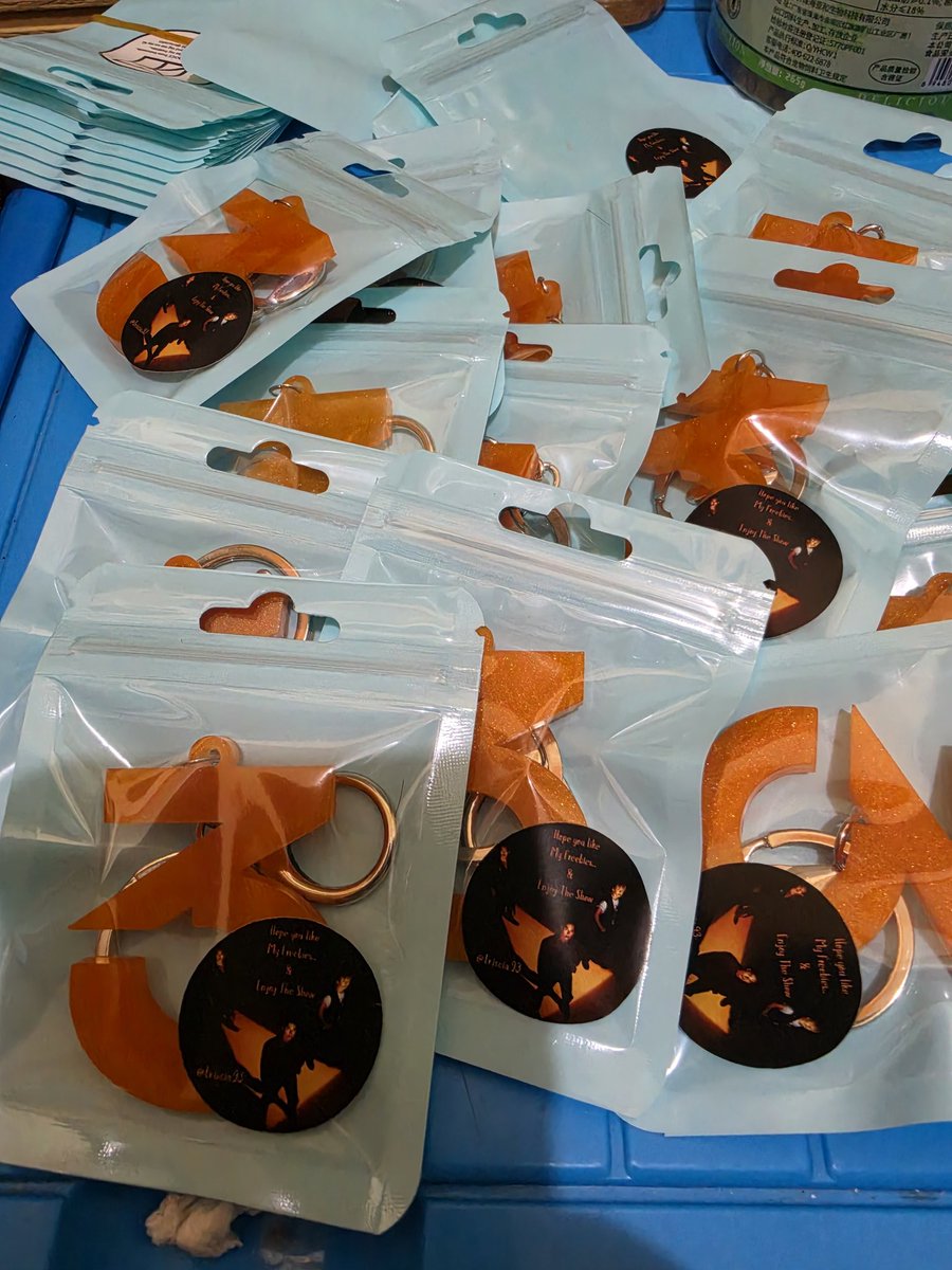 triscia93's tweet photo. @bamb00yong Hihi.. I have 3Logy keychain made by resin.. can we exchange ?? I can not DM you.. 😭 https://t.co/h0PLbPjrXC