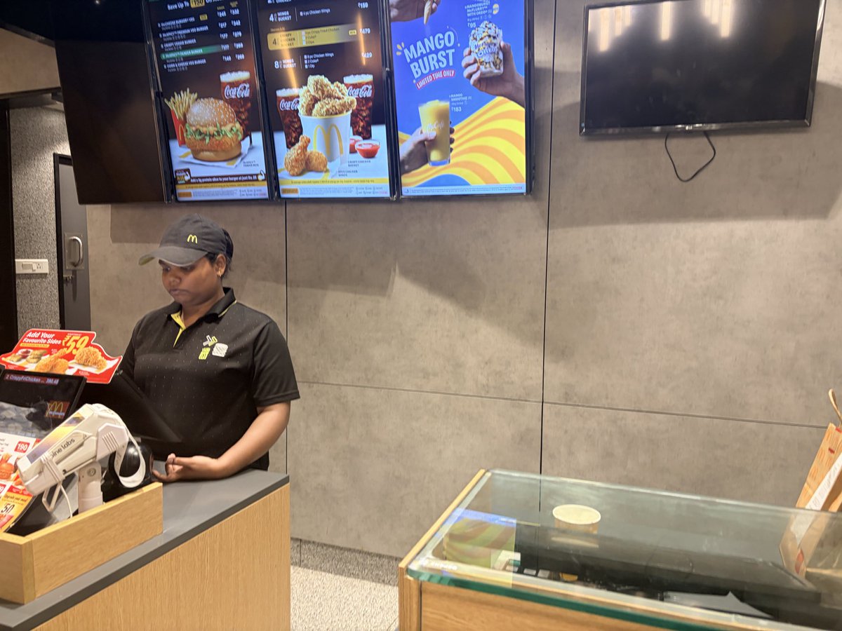 dhiyanicky's tweet photo. @McDonalds in forum mall Chennai, long weekend time, no availability of soft drinks, desert. Unable to sit inside for this heat, as the AC too not working. Request the mgmt to look into it. https://t.co/O5Y1TUnKTe